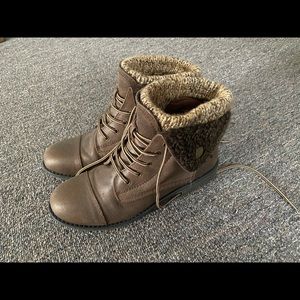 Brown Sweater Cuff Boots